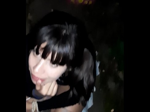 ❤️ 거리에서 사탕과 교환으로 부어오른 페니스 아름다운 포르노 우리 ❌❤